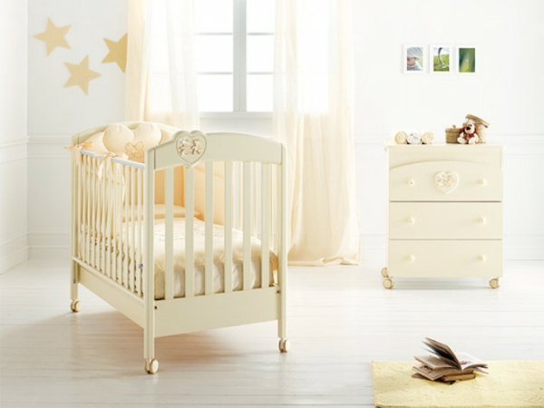 wunderschöne-Gestaltung-im-Babyzimmer-mit-einem-tollen-Babybett
