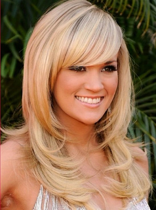 Frisuren für runde Gesichter - wunderschöne blonde haare