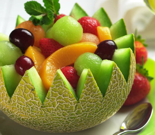 exotischesobst dekoration - früchte in einer melone