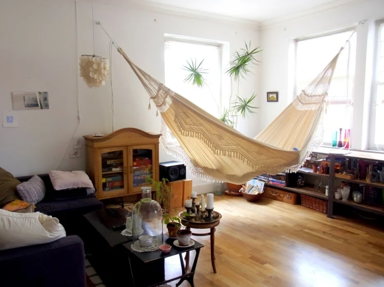 beige-wohnzimmer-matte-schick-idyllisch-hängend-entspannen-geniessen