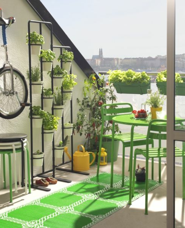 balkon-gestalten-super-schöner-grüner-teppich Bodenbelag für Balkon