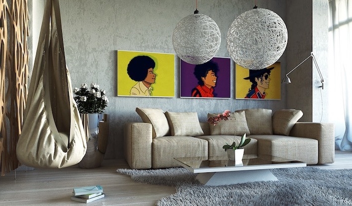 Wohnzimmer Deko Ideen, drei Michael Jackson Gemälde, runde Kronleuchter, Orchidee in weißem Blumentopf 