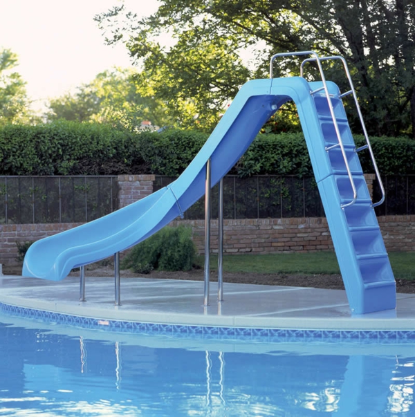 blaue-rutschen-für-draußen-spielgeräte-garten-pool