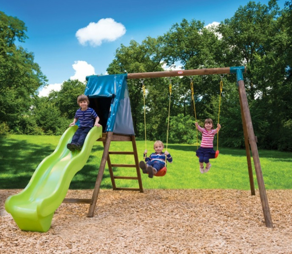 Schaukel mit Rutsche Spaß am Spielplatz!