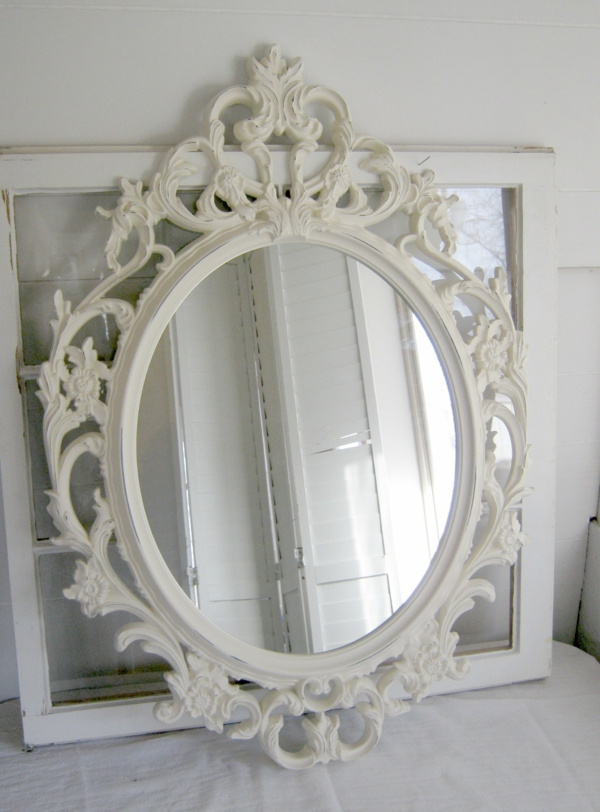 barock spiegel - ovale form und weiße ornamente
