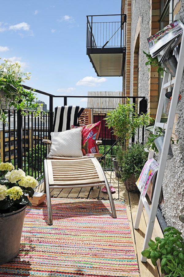 loungebalkonmöbel-balkon-verschönern-balkon-deko-ideen-balkon-gestalten-