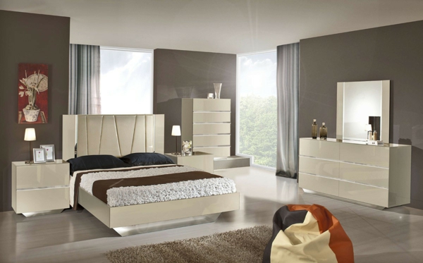 schlafzimmer-inspiration-ideen-zu-moderner-gestaltung-innendesign-helle-holzmöbel
