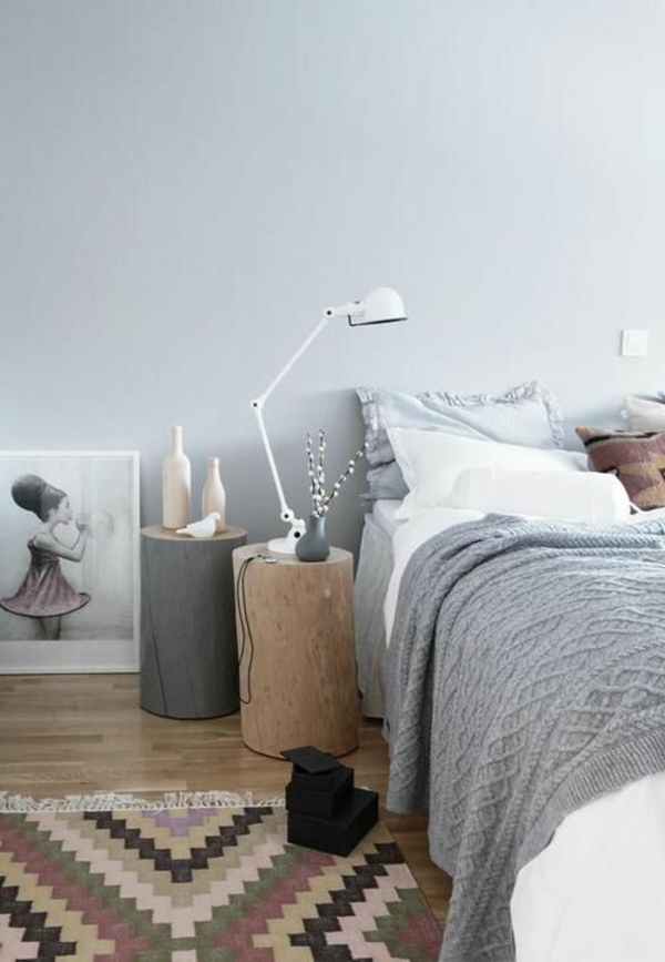 schlafzimmer-inspiration-schlafzimmermöbel-interior-design-ideen-nachttisch-aus-holzstamm