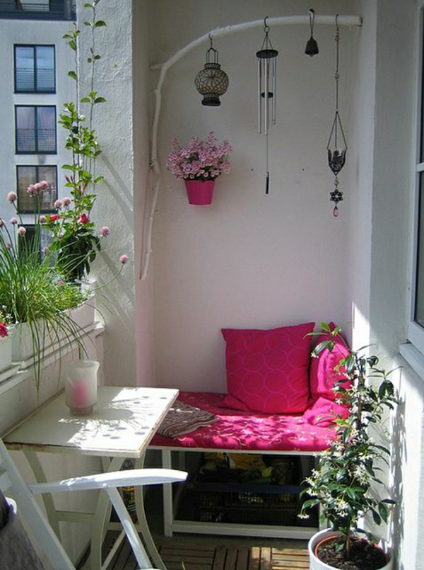 wunderbare-komfortable-balkonmöbel-schönes-design