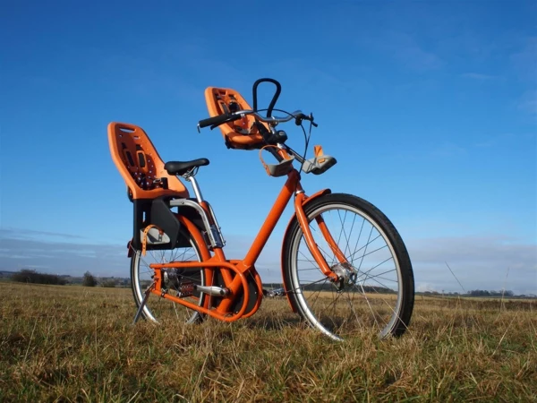 Orange-Fahrradsitz-Kinder-modernes-praktisches-Modell