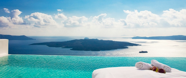 Santorini--schwimmbecken-design-idee-infinity-pool-wunderschönes-design