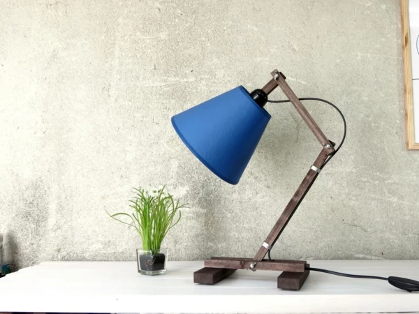 blaue-effektvolle-schreibtischlampen-designer-lampen-modernes-interior-design