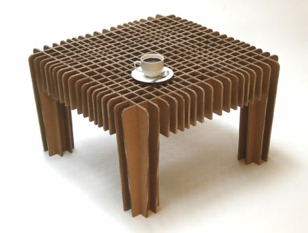 coole-designer-möbel-quadratischer-tisch