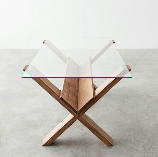 coole-designer-möbel-tisch-aus-holz-und-glas