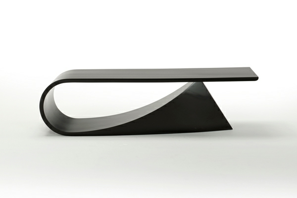 coole-designer-möbel-tisch-mit-kreativer-form