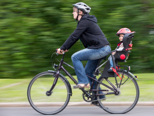 Fahrrad-Kindersitz - Model Released
