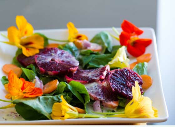 garden-party-ideas-edible-flower-salads