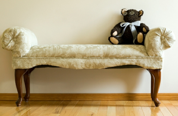 großartige-ale-möbel-die-sehr-schön-kreativ-und-interessant-aussehen-weißes-schönes-sofa