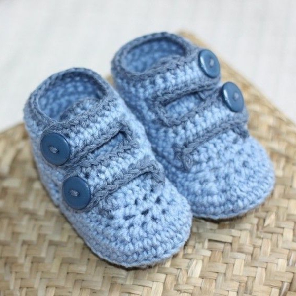 häkeln-für-baby-häkeln-babyschuhe-mit-wunderschönem-design-in-blau