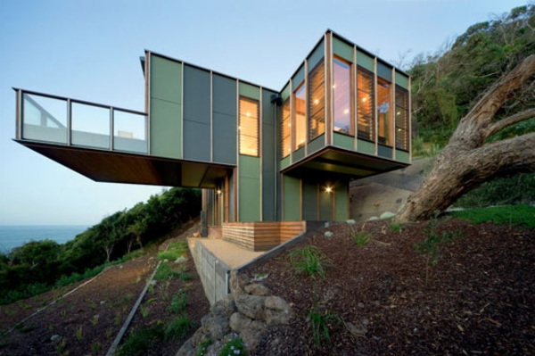 moderne-gebäude-außergwöhnliche-architektur-große-terrasse