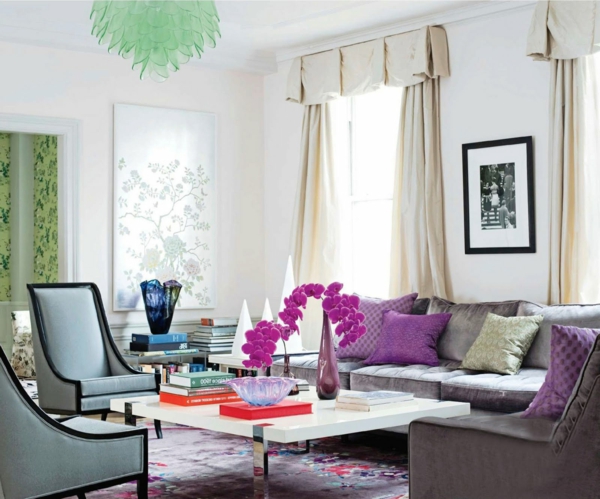 orchidee-farbe-wohnzimmer-weiße-gardinen
