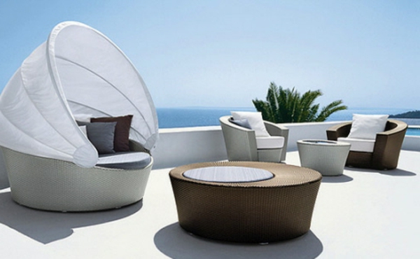 originelle-terrassen-möbel-alles-in-weiß