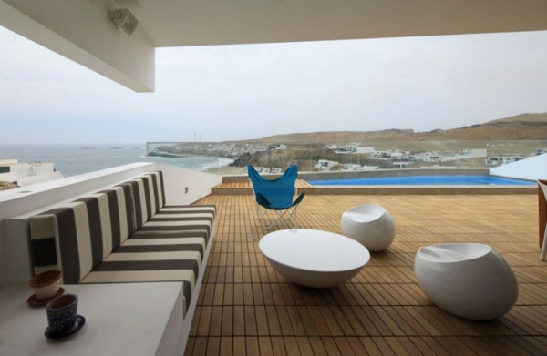 originelle-terrassen-möbel-weiß-und-modern