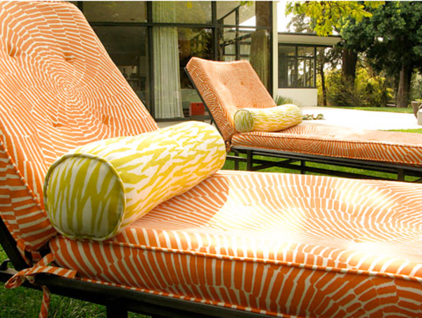 outdoor-stoffe-coole-orange-liegestühle