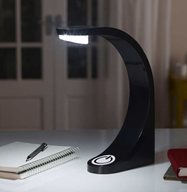 schwarze-moderne-lampen-mit-coolem-design-beleuchtung