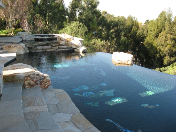 unikales-schwimmbecken-design-idee-infinity-pool-wunderschönes-design