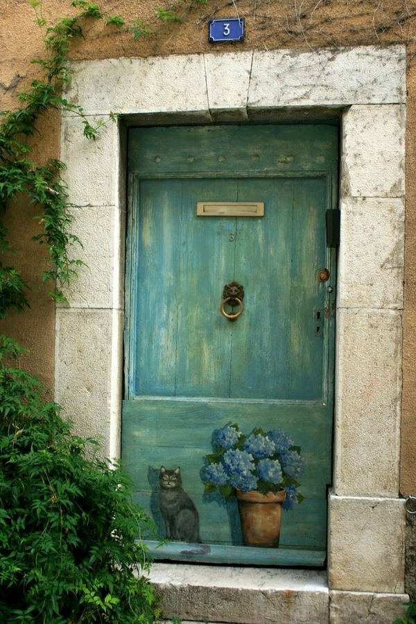 bemalte-wohnungstüren-eingangstüren-madeira-portugal-katze-und-blumentopf