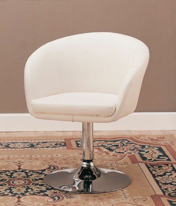 esszimmer-drehstuhl-schönes-weißes-modell-hintergrund in taupe farbe