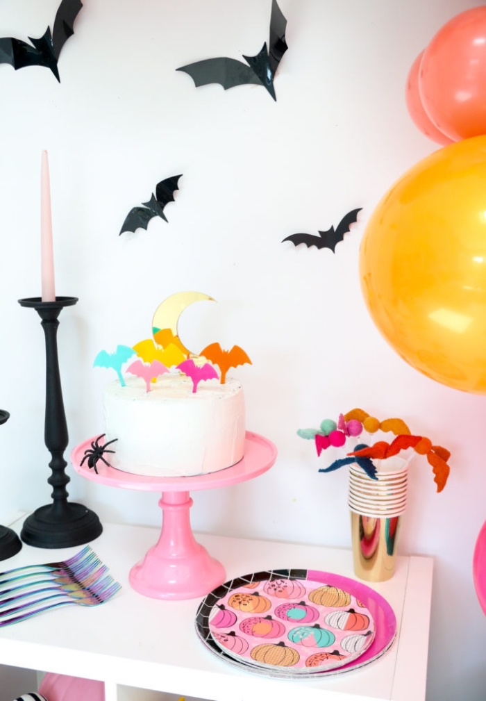 geburtstagsdeko kinder, halloween party dekorationsideen, fliegende fledermäuse, thematische deko