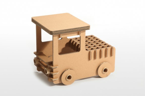 kinderspielzeug-effektvolles-design-aus-pappe-effektvolle-ideen-karton-