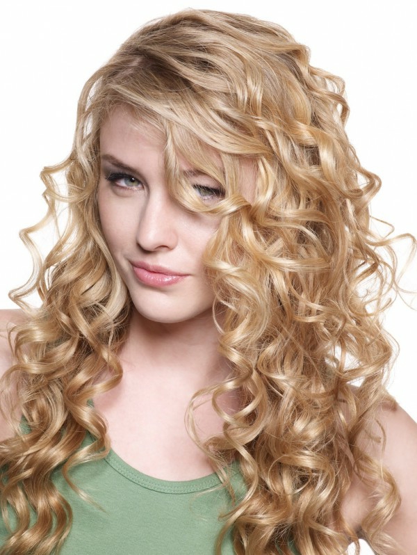 locken-styling-lange-schöne-blonde-haare
