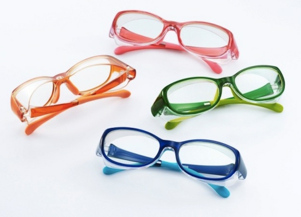 modische-brillen-trendige-brille-günstig-brille-putzen-farbige-brillengestelle