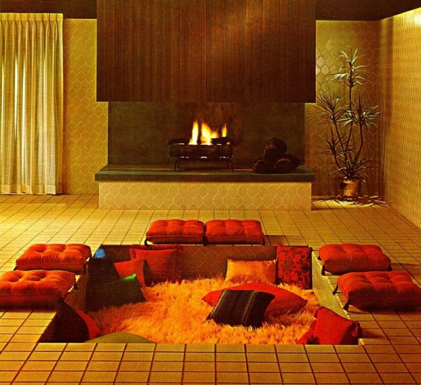 orange-wohnzimmer-design-sofa-in-den-boden-eingebaut
