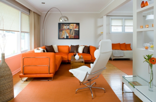 orange-wohnzimmer-design-weiße-wände-cooles-aussehen