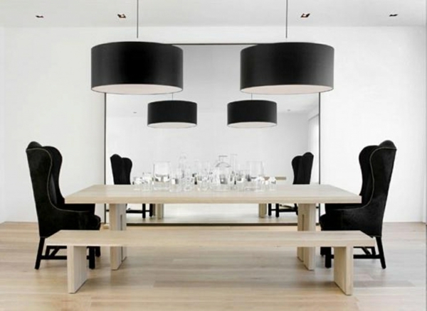 pendelleuchten-für-esszimmer-schwarze-lampen-schöne-stühle