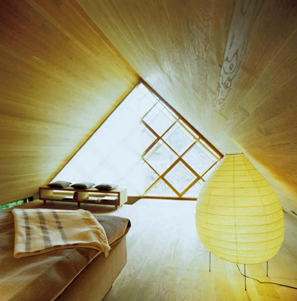 schlafzimmer-mit-dachschräge-beige-farbe