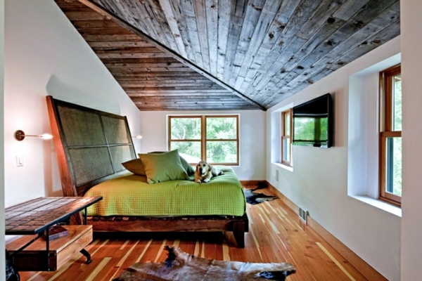 schlafzimmer-mit-dachschräge-grünes-bett-modell
