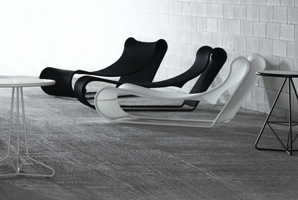 ultramoderne-modelle-von-schwarzen-und-weißen-liegestühlen