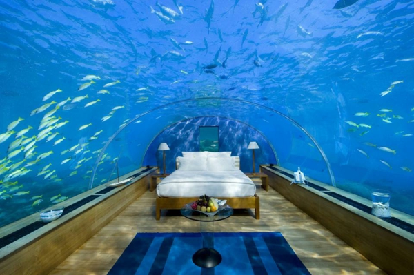 zimmer-schlafzimmer-unter-dem-wasser-urlaub-malediven-reisen- malediven-reise-ideen-für-reisen