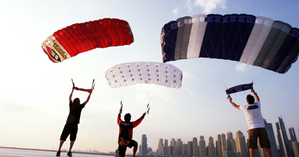 Dubai-Skydiving-Männer-Paragleiten