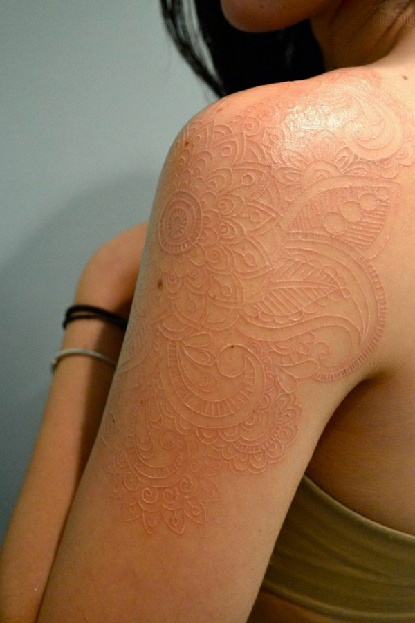 Henna-Tattoo-Schulter-Körperfarbe-modern