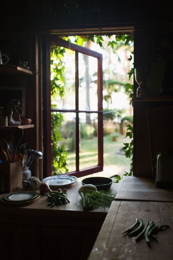 Küche-Landhausstil-Gemüse-Fenster-Grün