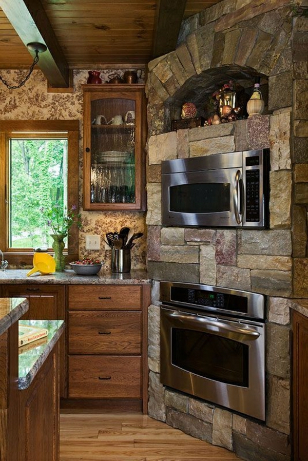 Landhausküchen-Holz-Stein-Fenster-Einbaugeräte