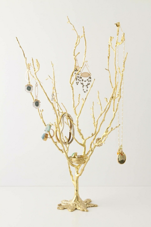 Schmuckständer-Baum-goldene-Ringe-Armreife-Ohrringe-Halsketten-Steine