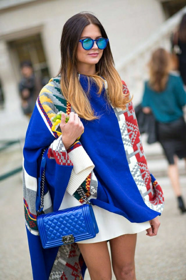 Straßenstil-Chanel-blau-Paris-Fashion-Week