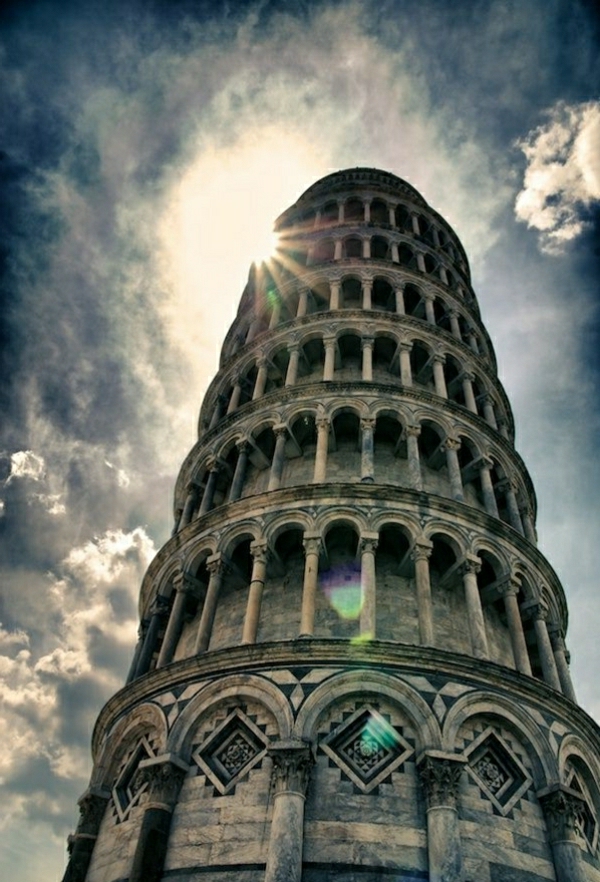 Pisa-Turm-Himmel-Sonne